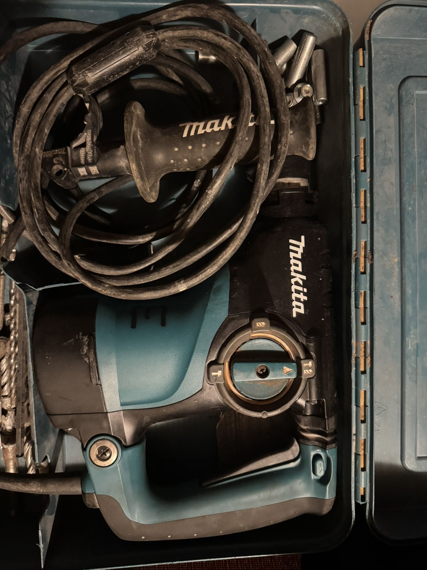 Makita 1-3/16 Rotary Hammer 