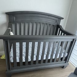 Crib 4 In 1 Convertible, Dresser And Changing Area Organizer 