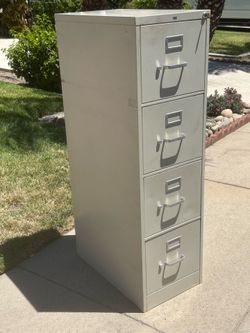 Filing Cabinet + key