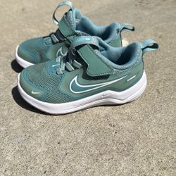 NIKE Toddler Size 7 Sneaker