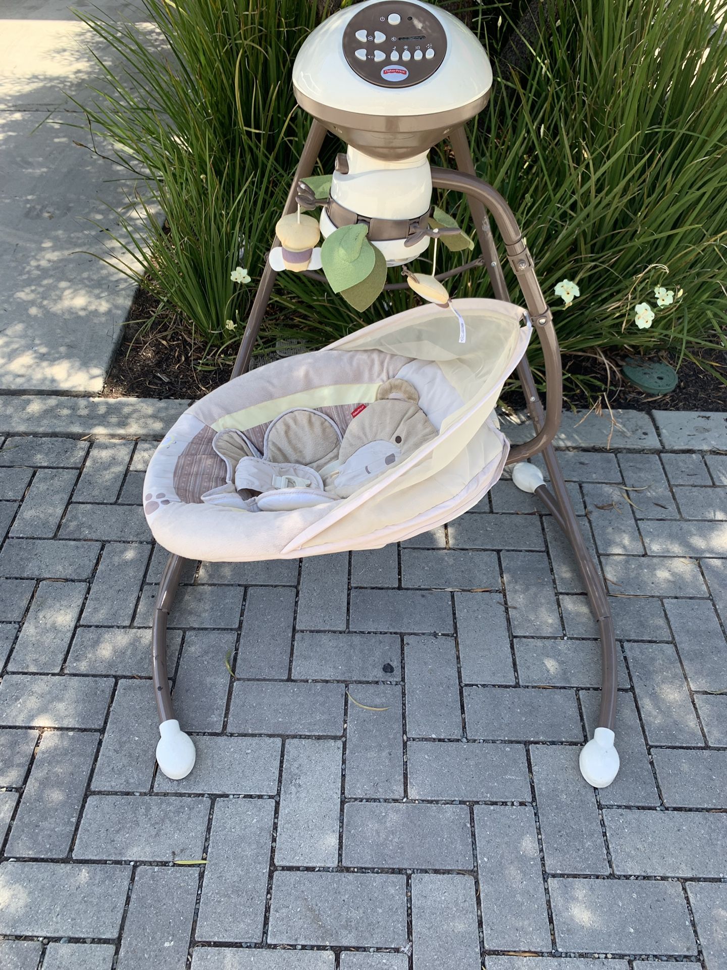 Fisher Price Bear and Bee 3 Way Cradle n Swing for Sale in Stanton CA OfferUp