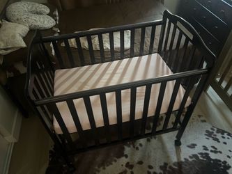 Mini crib