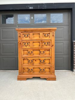 Gorgeous Vintage Broyhill Dresser