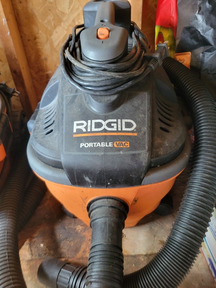 Ridgid 4 Gallon Portable Wet Dry Vacuum