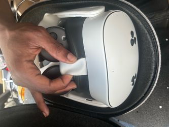 Barely used meta quest 3 oculus