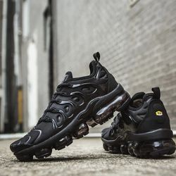 Size 10 New Nike Air Vapormax Triple Black 