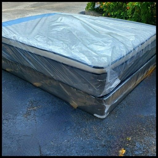 NEW QUEEN PILLOWTOP SET MATTRESS AND BOX SPRING ‐ 2PCS