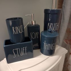 Rae Dunn Bathroom Set