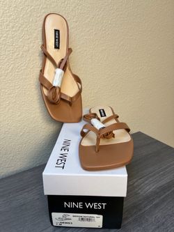 New Nine West Thong Lace Up Sandals, size 7