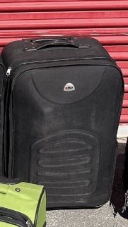 Medium Size Luggage 20$