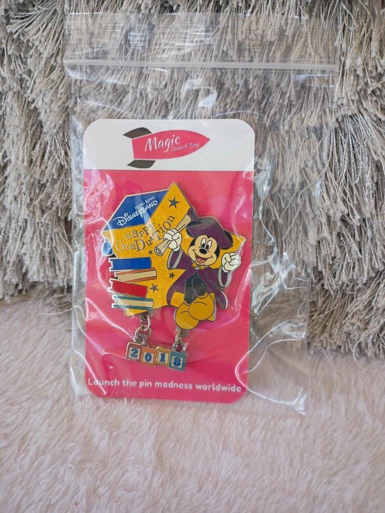 Happy Graduation 2018 Mickey Mouse Pin