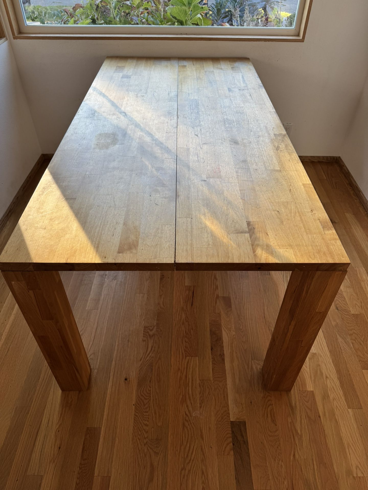 Free Solid Oak Dining Table