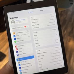 iPad Air 2 PERFECT CONDITION! With ZAGG Keyboard