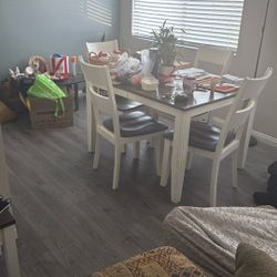 Dining Tsble With Tv Stand 