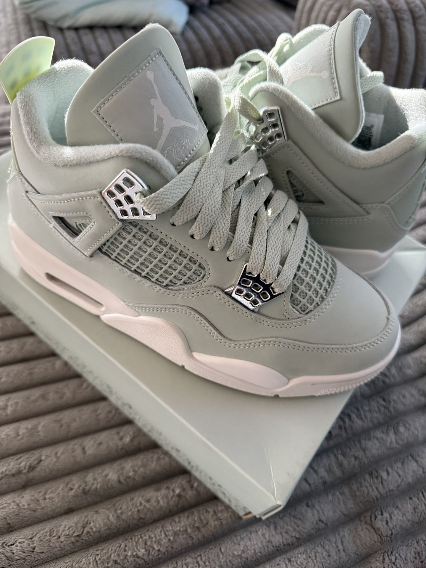 Women’s Air Jordan 4 Retro