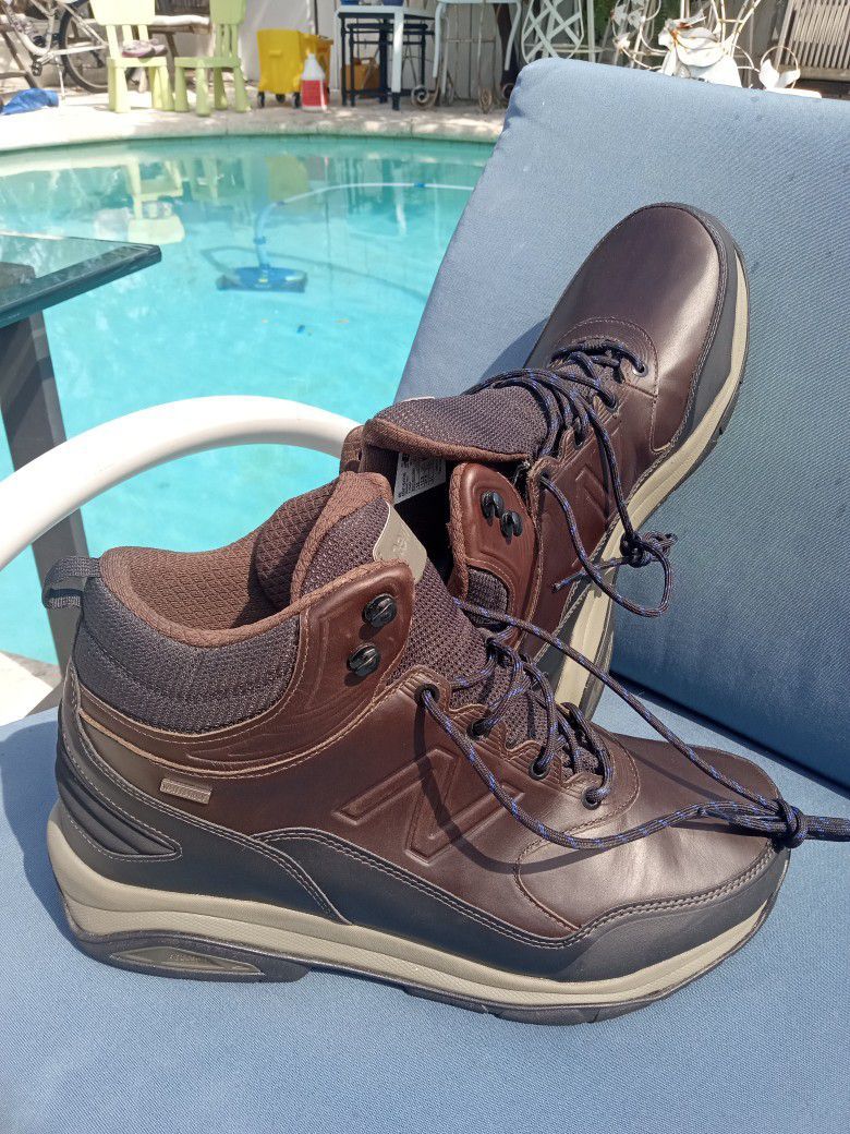 New Balance MW1400 Men's Size 13 Hiking Boots