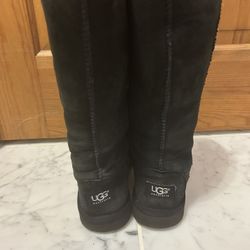 UGG black suede boots. Women's 5 1/2 or child's size 4. Great condition!