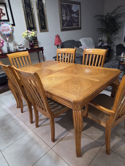 Extendable dinning table