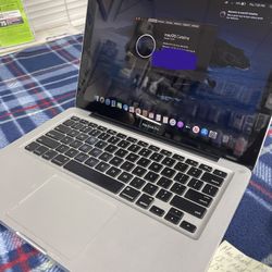 MacBook Pro 2012/4 Ram /500 Gb 