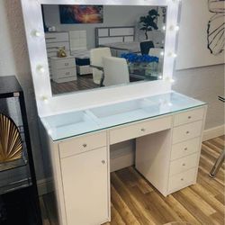 Vendo Vanity Makeup , Totalmente Nuevo En Caja Preguntar Por Precio.