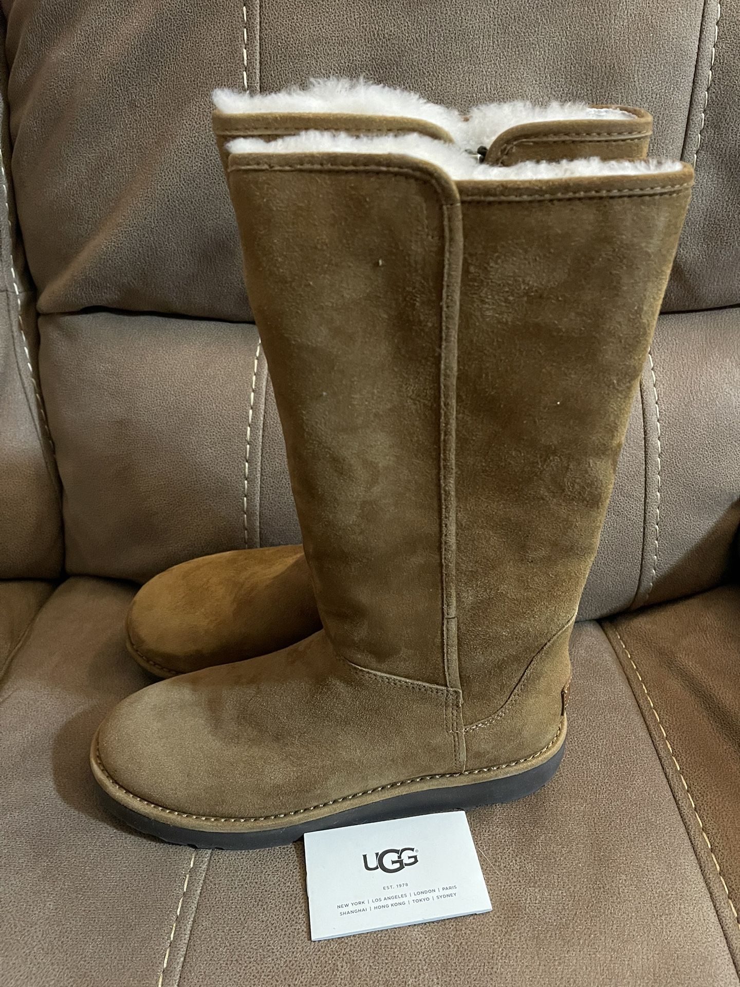 Ugg Water Resistant Boots Size 7 Chestnut Color.