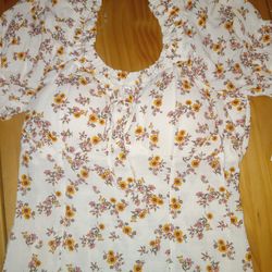 Women's Size Large Floral Crop Blouse New $3 Must Pick Up In Edinburg No Holds 