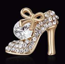 Crystal high heel shoe lapel pin