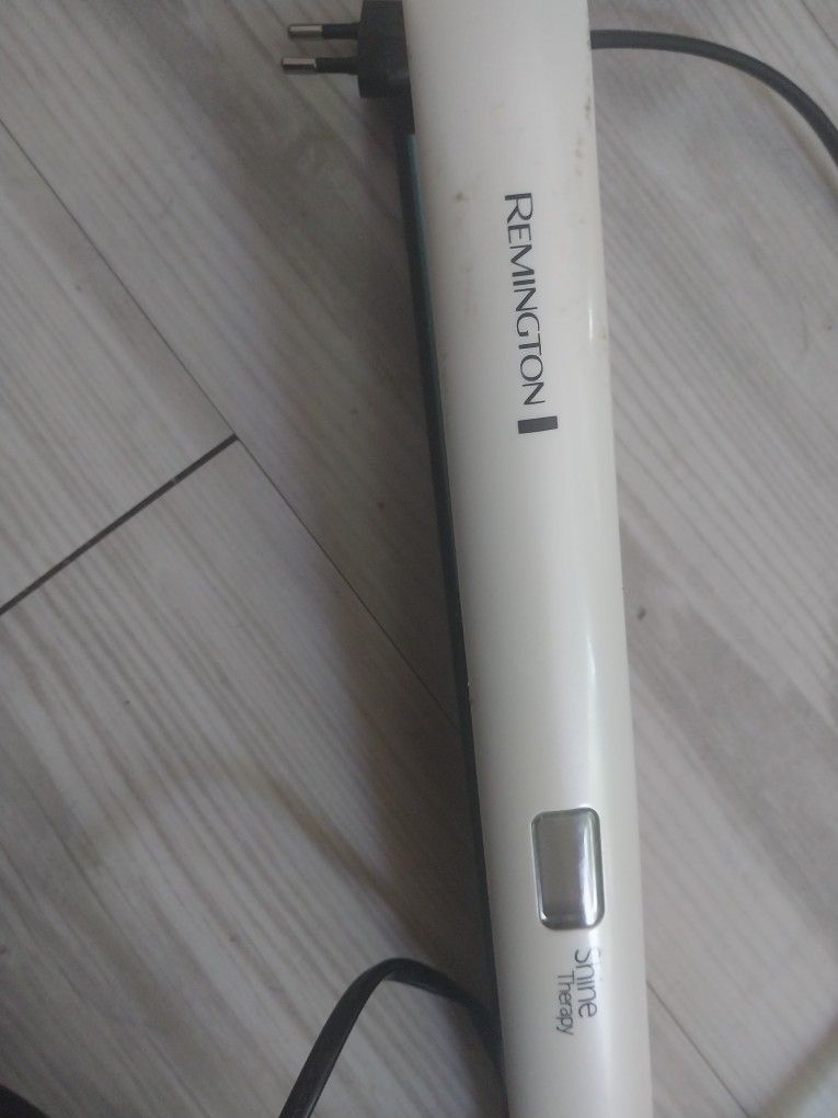 Flat Iron Straightener With European Plug