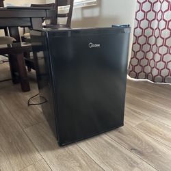 Mini Fridge 