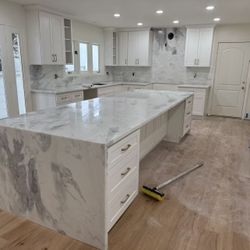 White shaker Cabinet