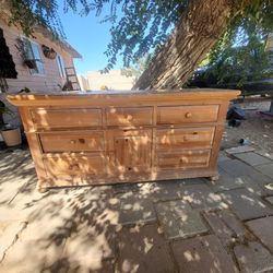FREE DRESSER