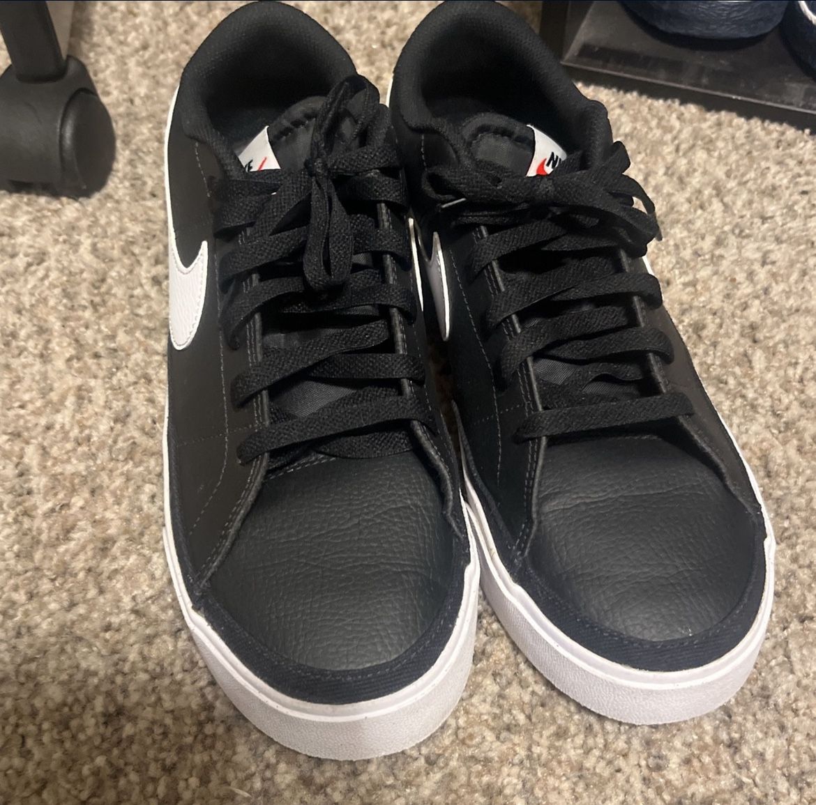 Nike black and white size 10 court visions