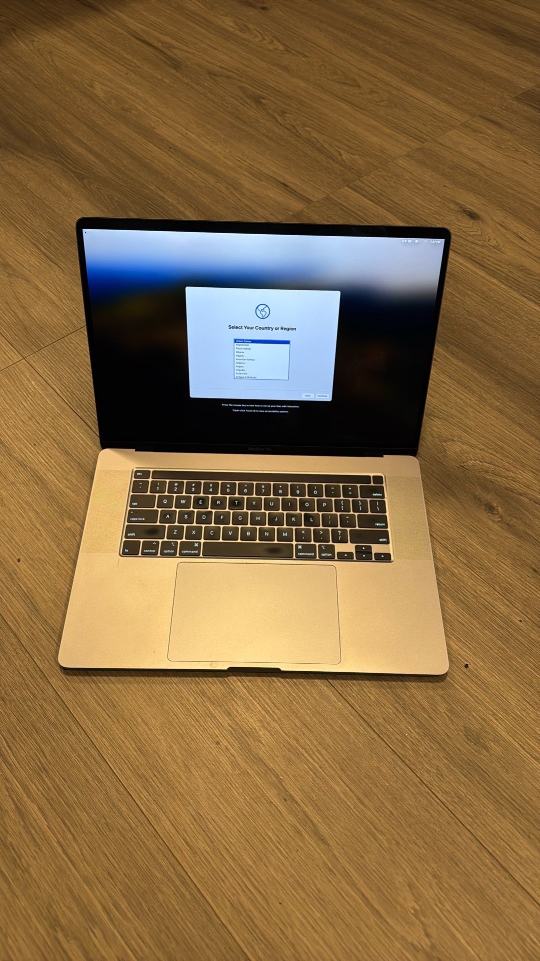 Apple 16β MacBook Pro 1TB 16GB RAM Core i9