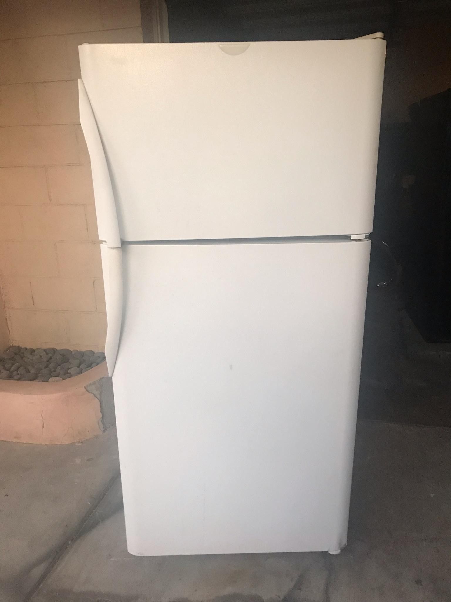 $225 Frigidaire white 18 cubic fridge apartment-size includes delivering the San Fernando Valley a warranty and installation