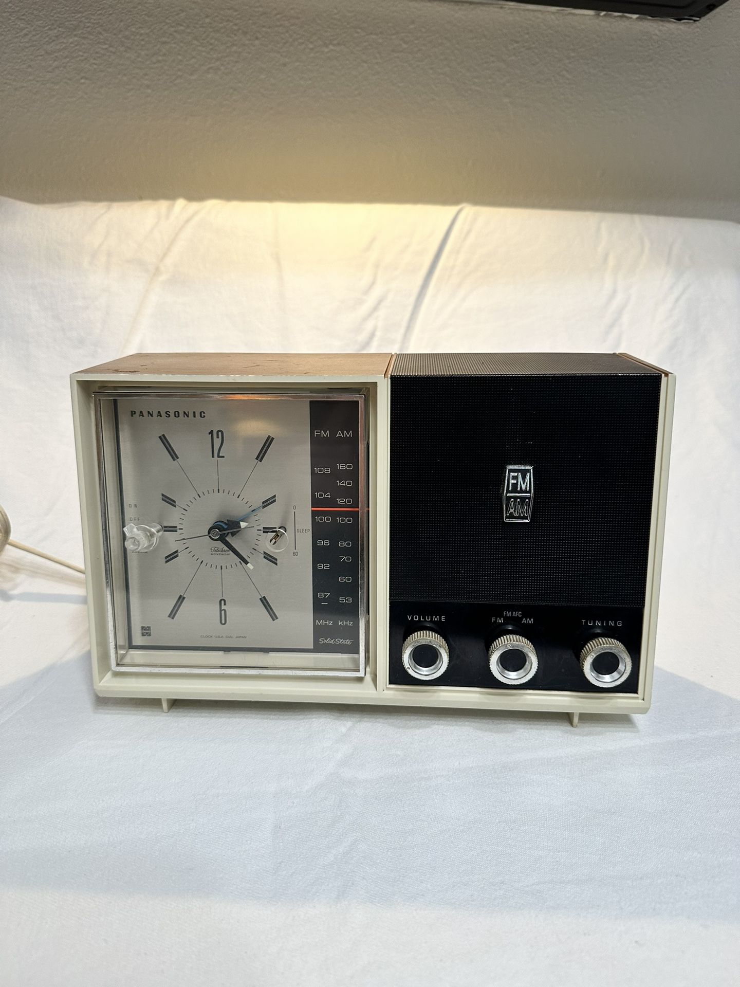 MCM Panasonic AM/FM Clock Radio Alarm 1965 Table rTop Model RC-7538 Mid Century