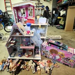 Doll Houses / Dolls