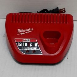 Milwaukee M12 12-Volt Lithium-Ion Battery Charger