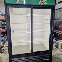 True Mfg 7 Up Commercial Merchandiser Glass Door Cooler Refrigerator 