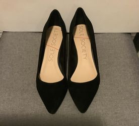 NEW Sole Society Suede Low Black Pumps