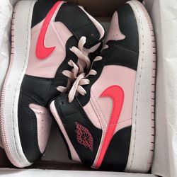 Jordan 1 Mids 