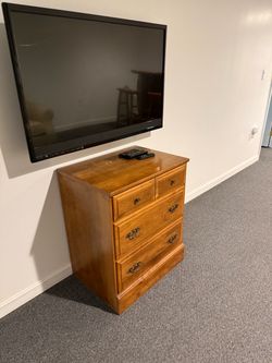 Flat screen TV w/ remote -$50