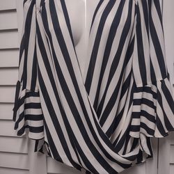 I-N-C International Concepts, Striped blouse with long sleeves, wide cuff, excellent condition, 100% polyester, size M