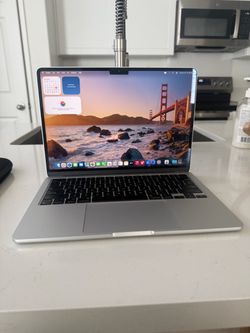 MacBook Air 2024 13” M3 Chip 16GB RAM
