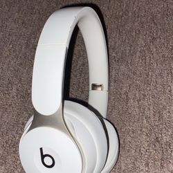 Beats Solo Pro (White)