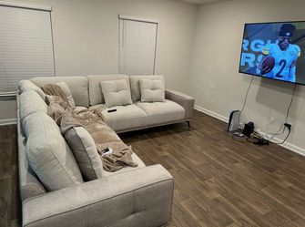 Light Grey sectional couch 🛋️