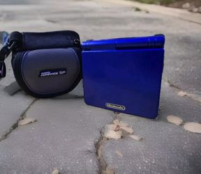 Nintendo Game Boy Advance SP with Charger and Carry Case !!!