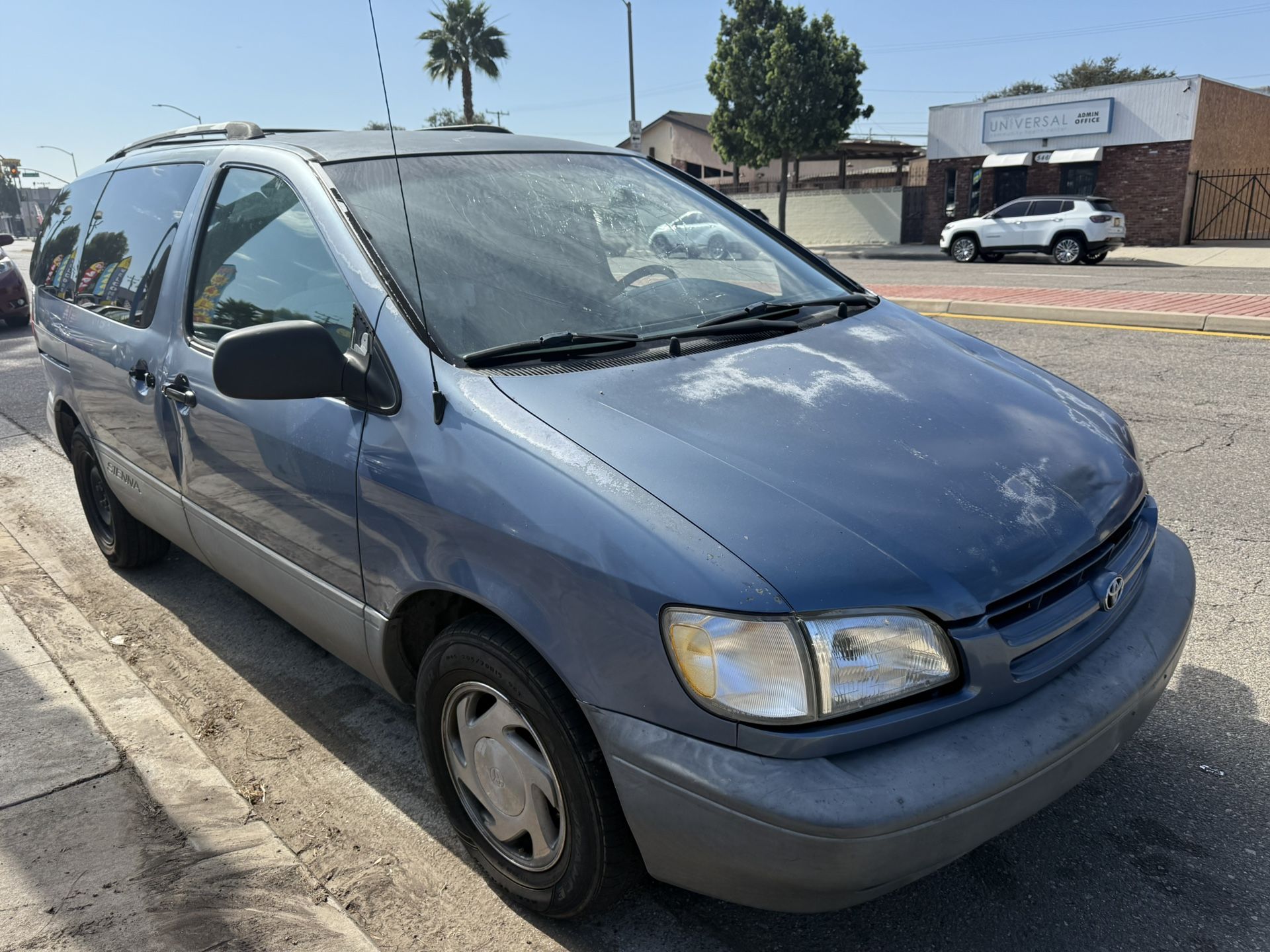 99. Toyota Siena.