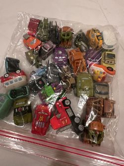 Lote de Carritos Minis Disney Pixar Cars (Rayo McQueen, Mate y más).