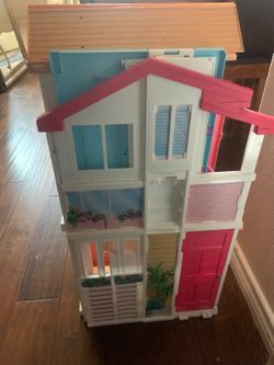 Barbie doll house