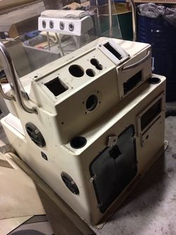 Nice boat console looks nice in boat any fair price